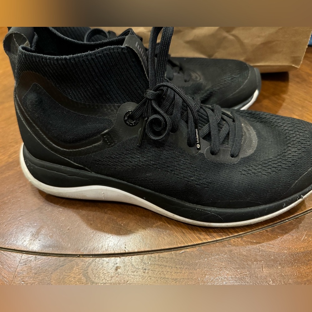lululemon Women's Charge Feel Mid Workout shoes Size 9 1/2  Running Athlesure